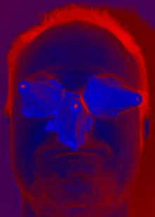 Digital verfremdetes Potrait, des Künstler und Designers Wolfram Schäfers, mit Eierkarton Hütchen vor Augen und Nase. | konzeptdesignkunst Digital verfremdetes Potrait, des Künstler und Designers Wolfram Schäfers, mit Eierkarton Hütchen vor Augen und Nase. | konzeptdesignkunst